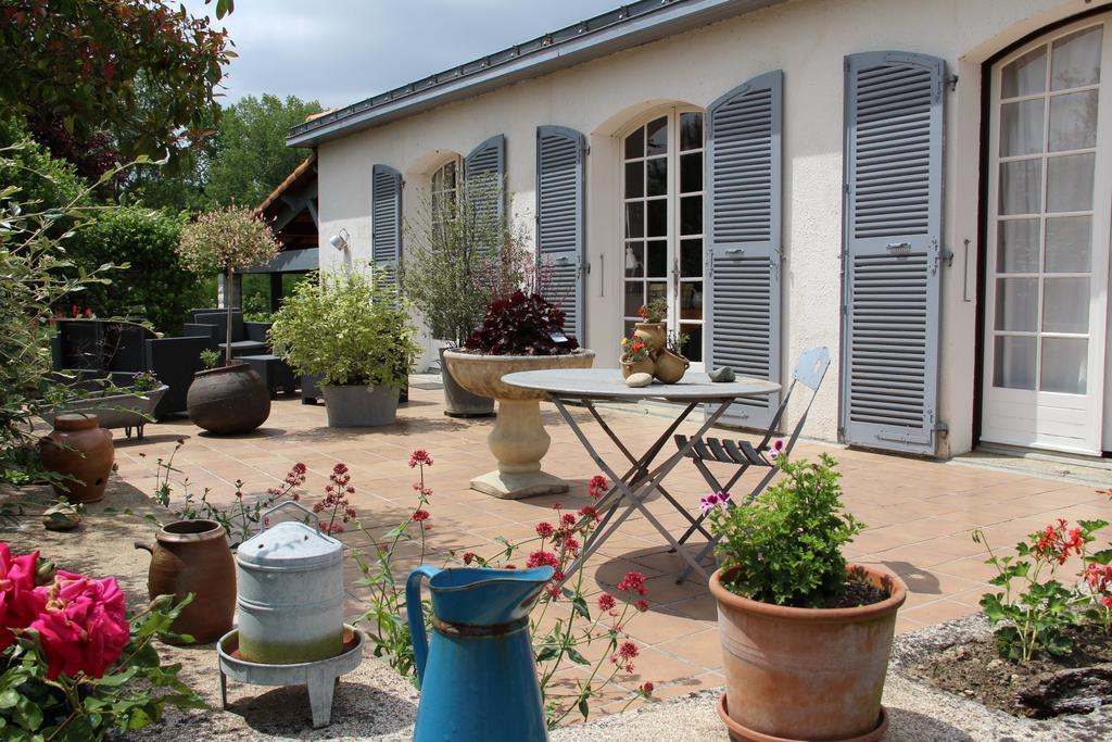 Maison D'Hotes Le Lavoir Fontaines  Kültér fotó